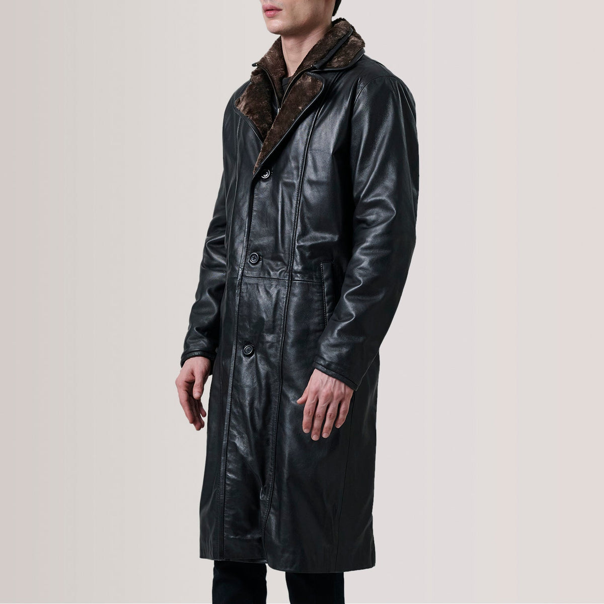 Cai Noir Leather Shearling Manteau en Cuir pour Homme For Men - Vue de profil avec coupe de manche ergonomique