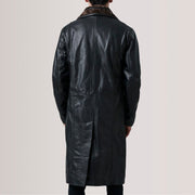 Vue détaillée of Notch &amp; Button Hardware on Cai Noir Leather Shearling Manteau en Cuir pour Homme For Men
