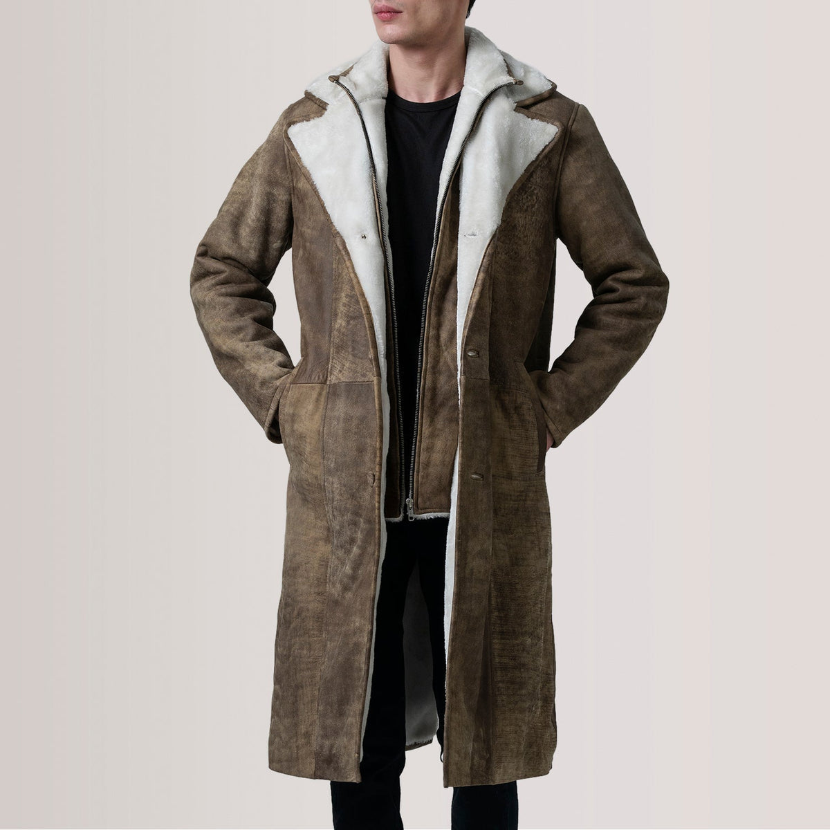 Cai Distressed Brown Leather Shearling Coat For Men in Distressed Brown Sheepskin Snuffed - Vue de face & silhouette ajustée | Acheter en ligne