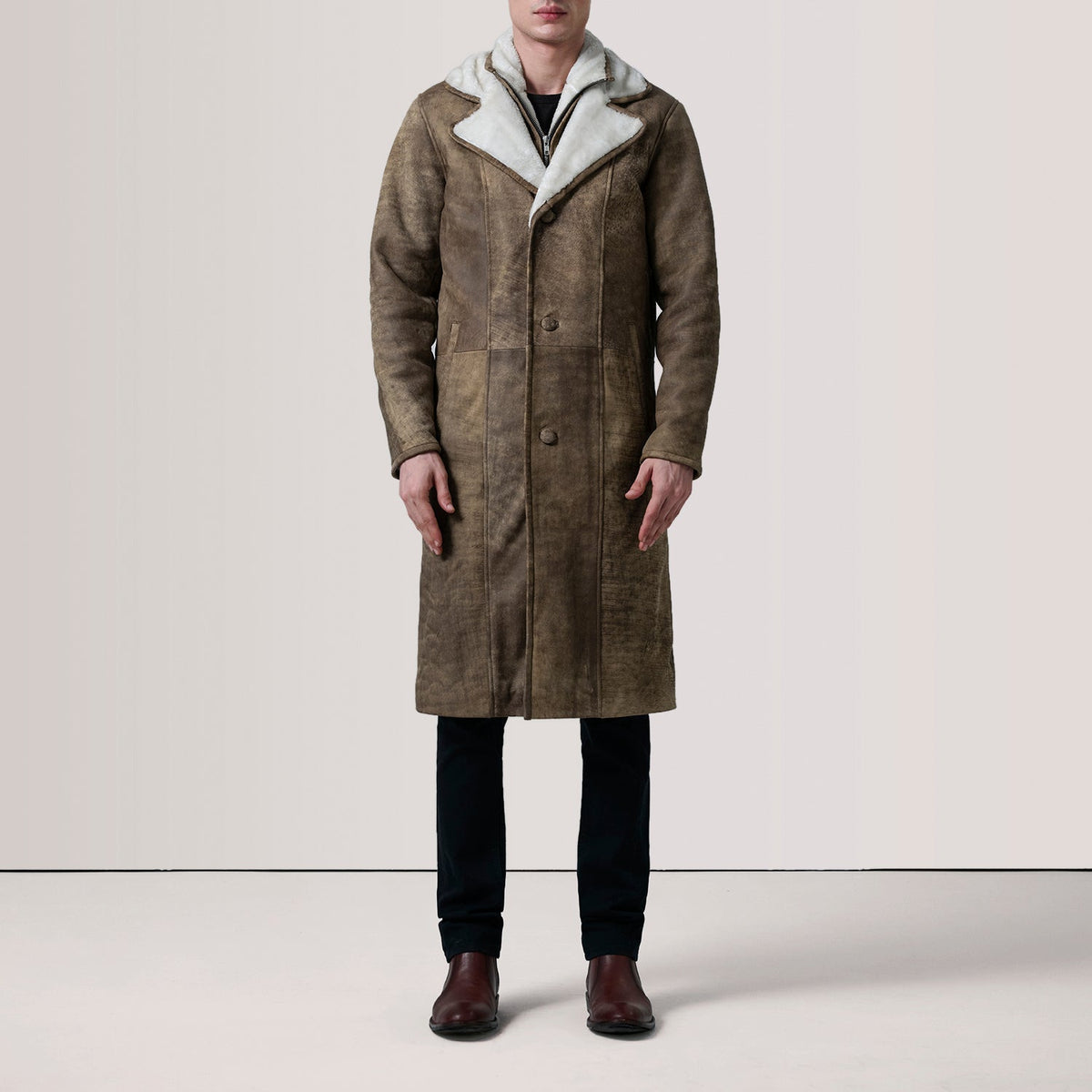 
Distressed Brown Sheepskin Snuffed Aviator Jacket - Vue arrière montrant la carrure ajustée et l'ourlet net