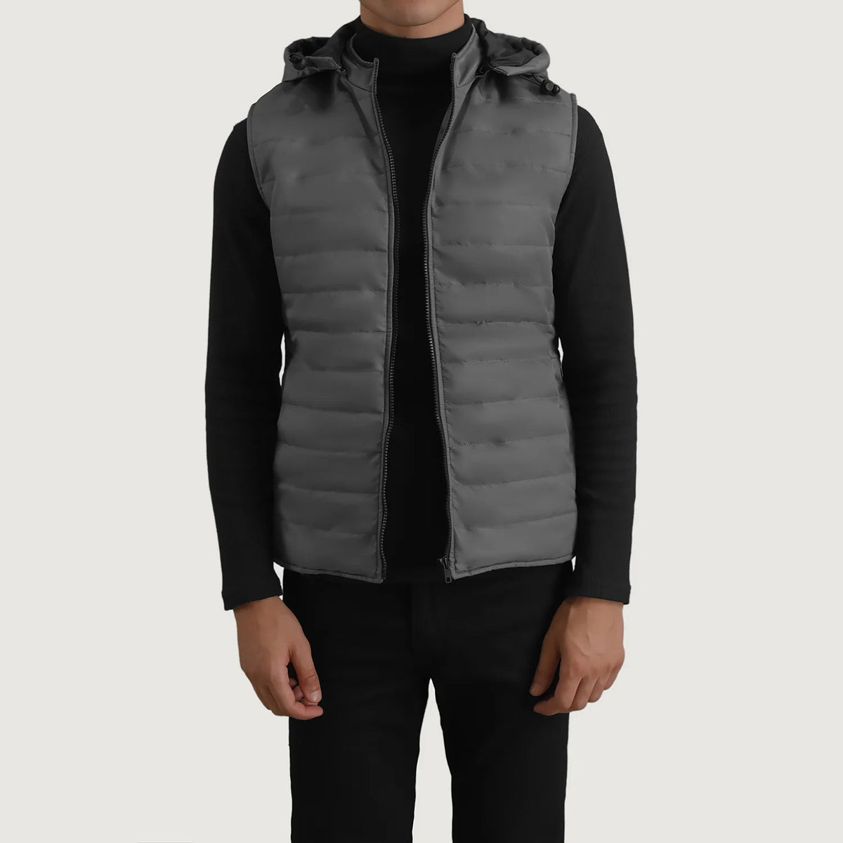 Carlo Gris Hooded Puffer Vest pour Homme in Green Full-Grain Leather - Vue de face &amp; silhouette ajustée | Acheter en ligne