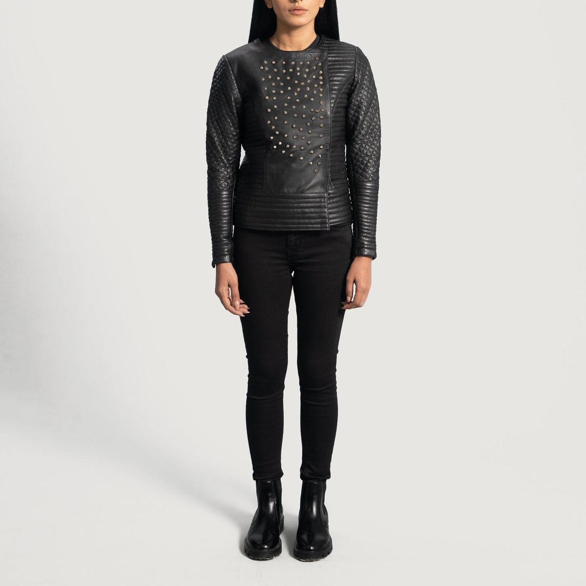 Vue détaillée of Classic Collar &amp; Snap Button Hardware on Women's Celeste Studded Noir Veste en Cuir pour Femme