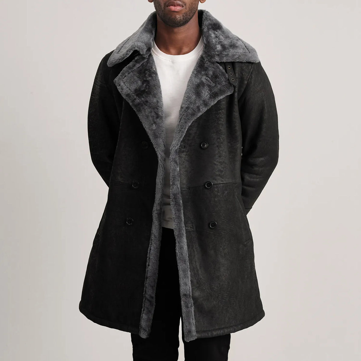 Charles Brown Suede Leather Shearling Double-Breasted Coat in Brown Goatskin Suede - Vue de face &amp; silhouette ajustée | Acheter en ligne