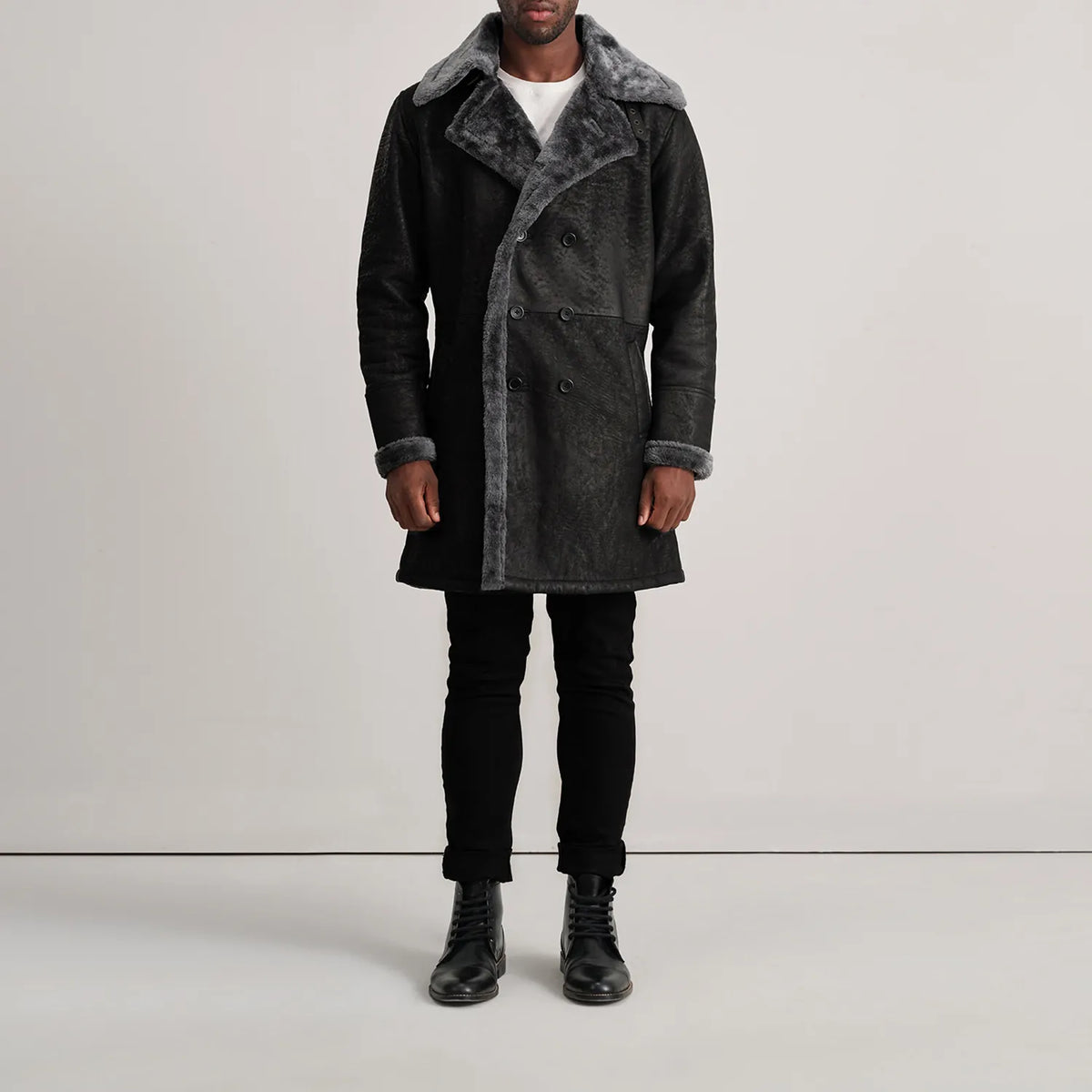 Charles Brown Suede Leather Shearling Double-Breasted Coat - Vue de profil avec coupe de manche ergonomique