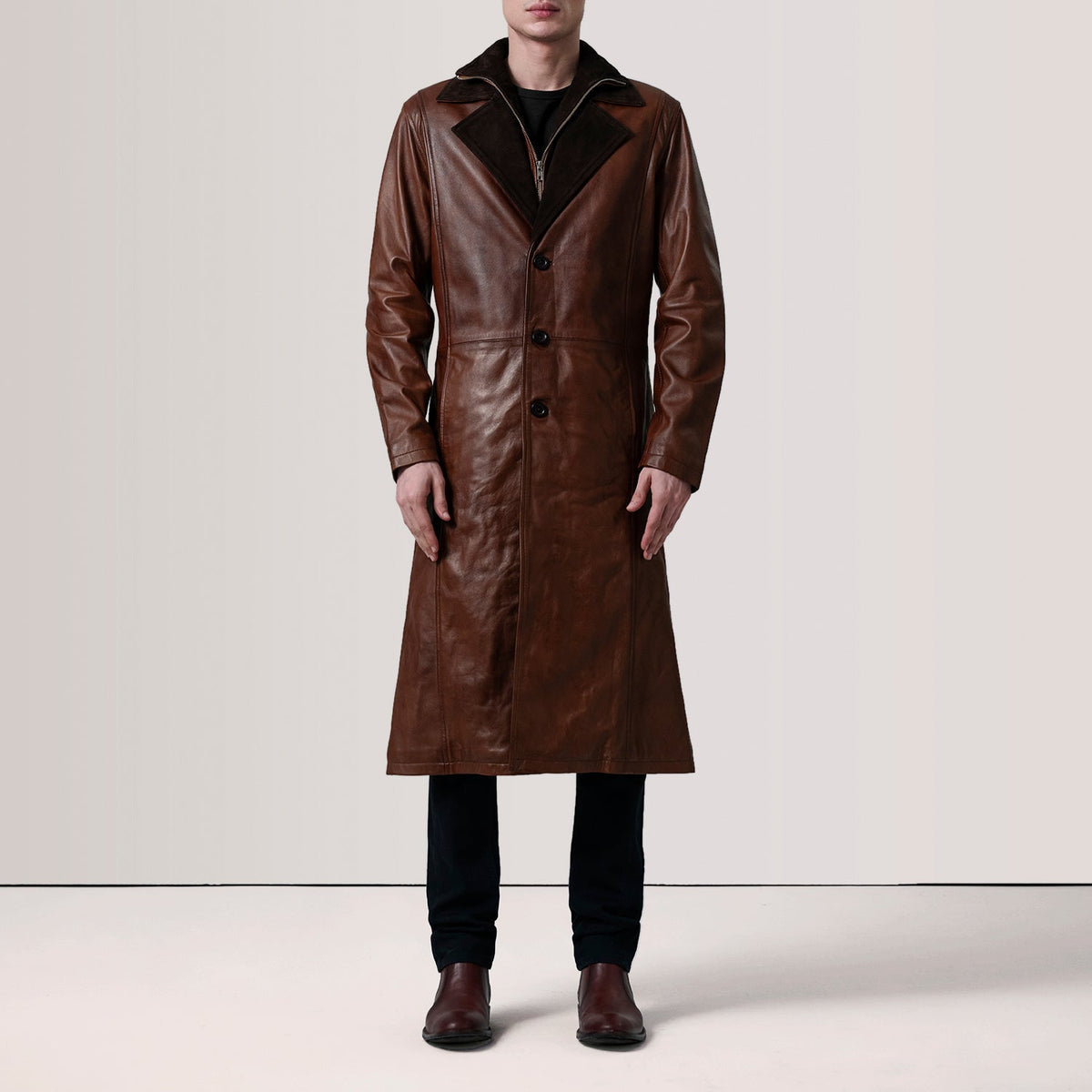 
Distressed Brown Sheepskin Burnished Leather Coat - Vue arrière montrant la carrure ajustée et l'ourlet net