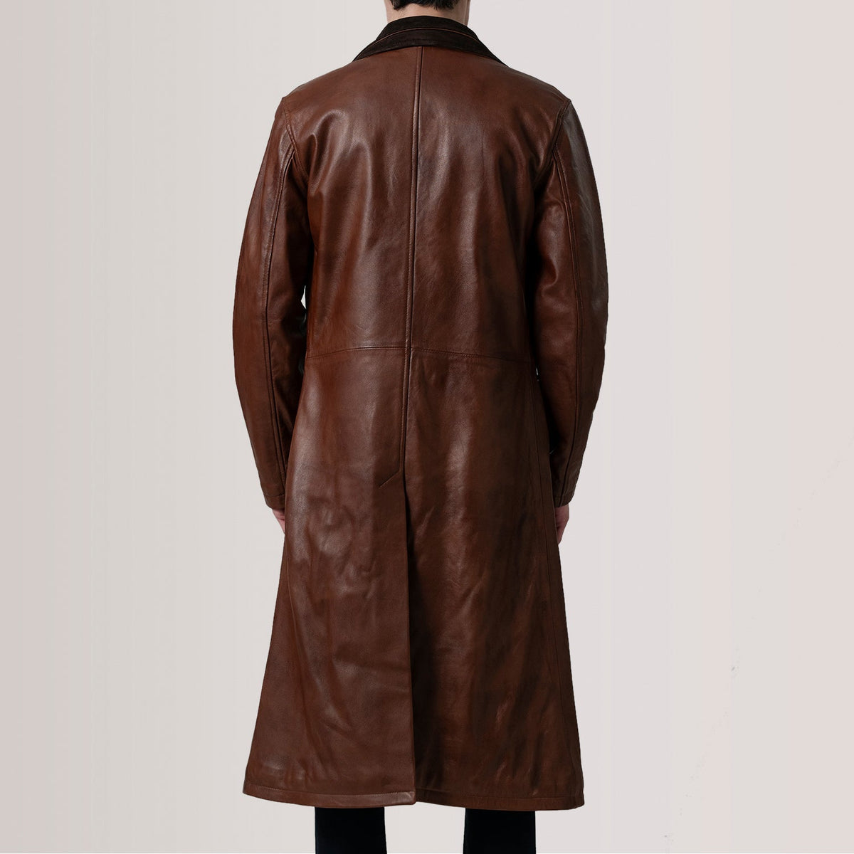 
Vue détaillée of Notch & Button Hardware on Charlton Waxed Marron Leather Single Breasted Manteau en Cuir pour Homme For Men