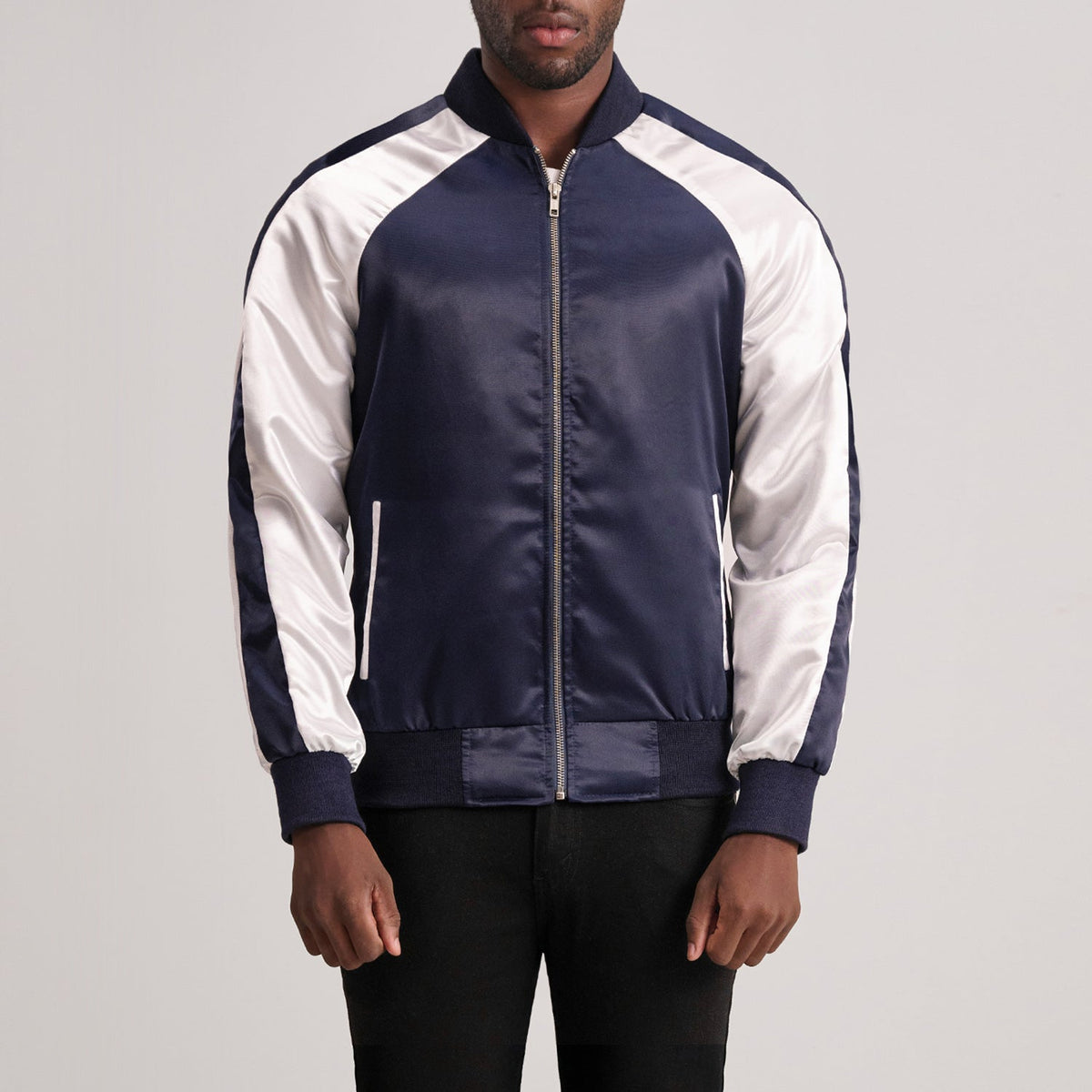 
Clarke Bleu Varsity Veste en Cuir pour Homme in Blue & White Satin - Vue de face & silhouette ajustée | Acheter en ligne