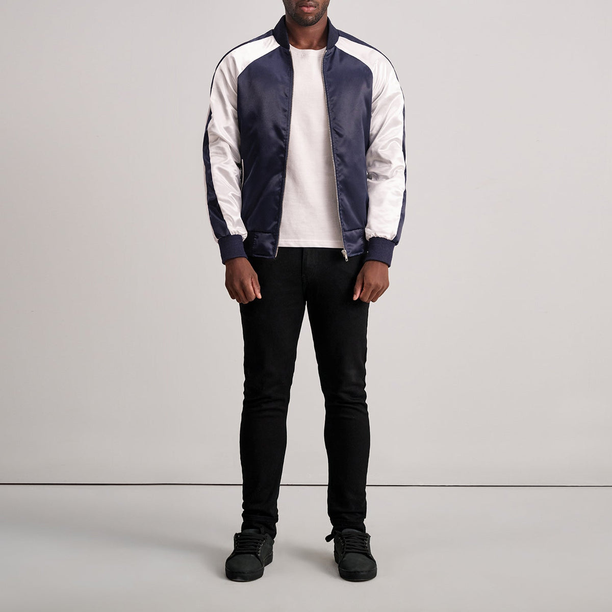 
Vue détaillée of Varsity & Zipper Hardware on Clarke Bleu Varsity Veste en Cuir pour Homme