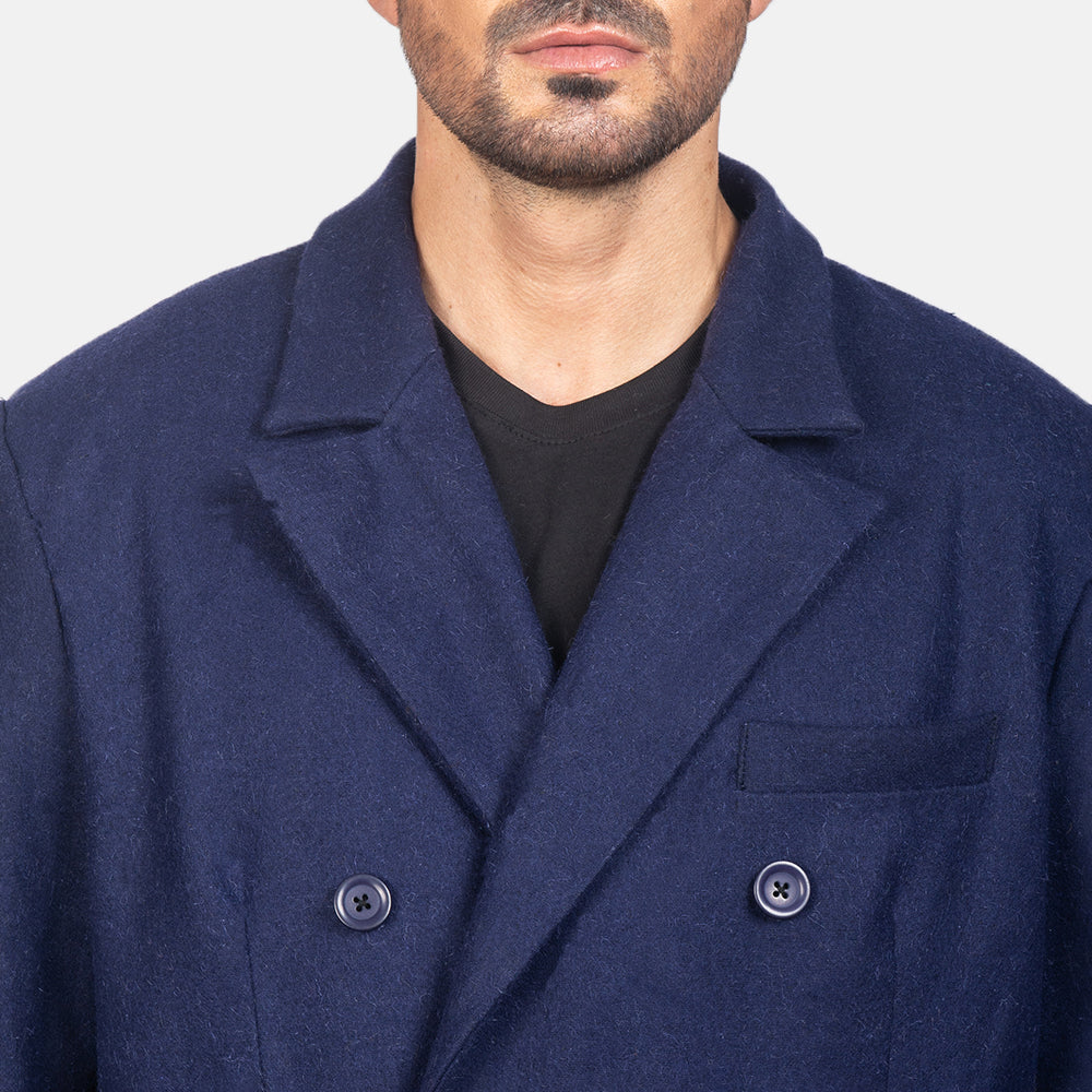 Vue détaillée of Notch &amp; Button Hardware on Men's Blue Wool Double Breasted Coat