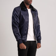 
Clyde B-15 Bleu Blouson Bombardier en Cuir pour Homme - Vue arrière montrant la carrure ajustée et l'ourlet net