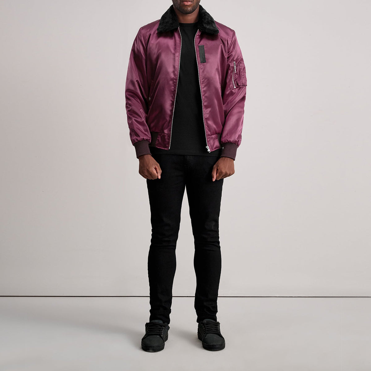 Vue détaillée of Removable faux fur collar &amp; Zipper Hardware on Clyde B-15 Bordeaux Blouson Bomber en Cuir pour Homme