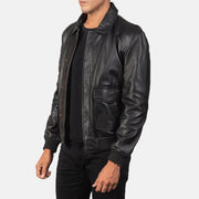 
Brown Goatskin Suede Bomber Jacket - Vue arrière montrant la carrure ajustée et l'ourlet net