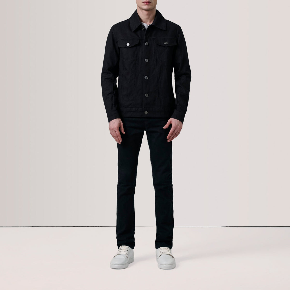 Black Full-Grain leather Jacket - Vue de dos avec coupe ajustée aux épaules &amp; ourlet soigné