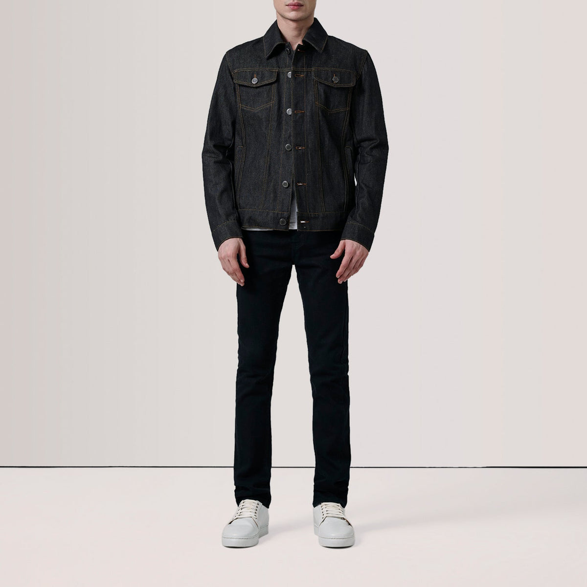 Black Full-Grain leather Jacket - Vue de dos avec coupe ajustée aux épaules &amp; ourlet soigné