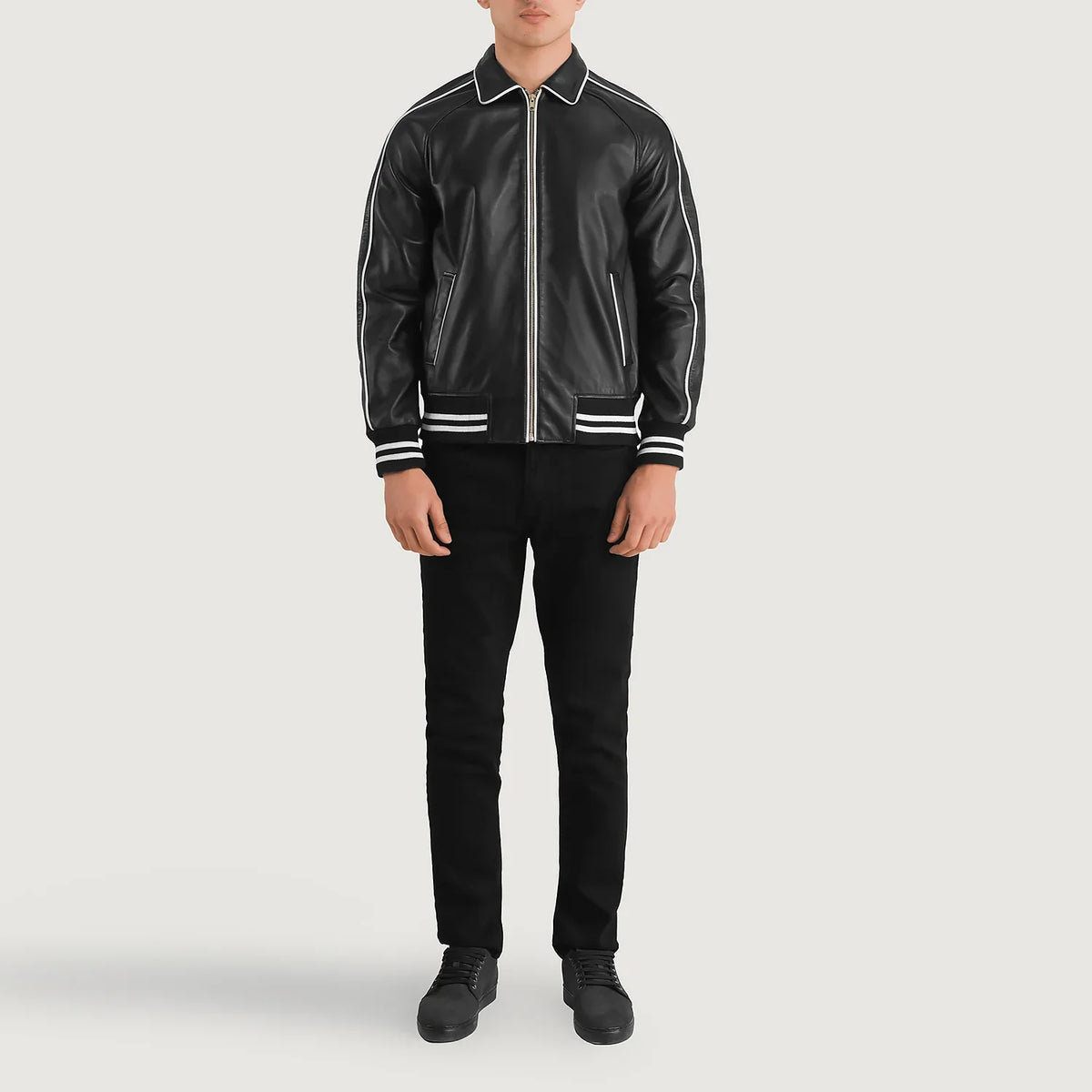 Cooper Noir Leather Varsity Veste en Cuir pour Homme - Vue de profil avec coupe de manche ergonomique