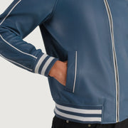 Vue intérieure Showing Quilted Polyester Lining &amp; Deux poches intérieures