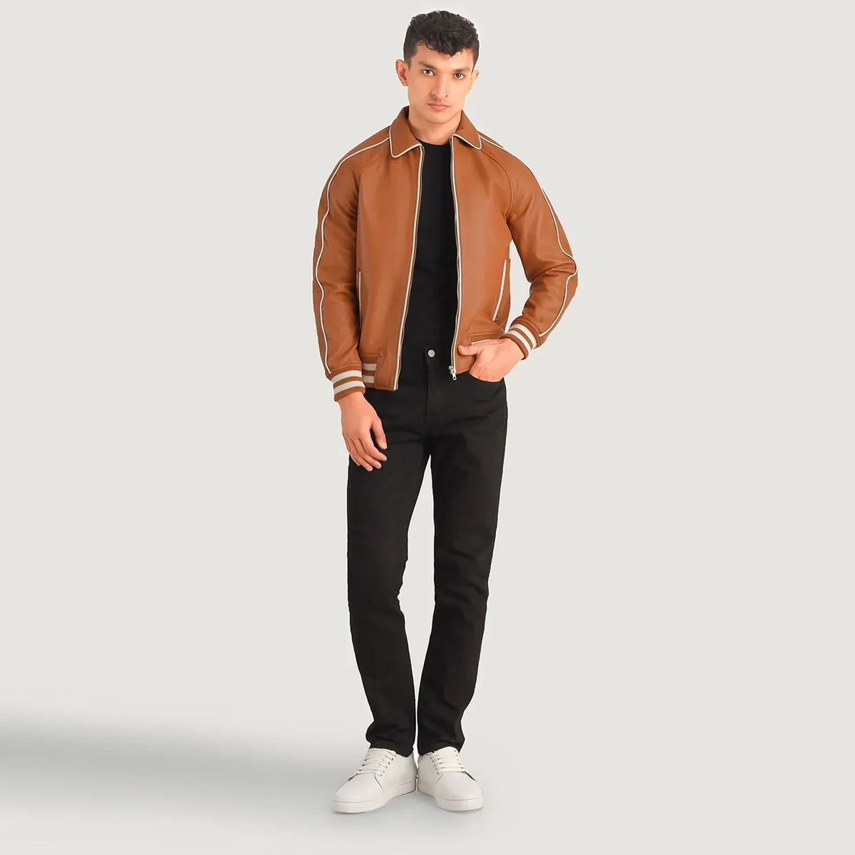 Cooper Camel Marron Leather Varsity Veste en Cuir pour Homme in Tan Brown Sheepskin Leather - Vue de face &amp; silhouette ajustée | Acheter en ligne