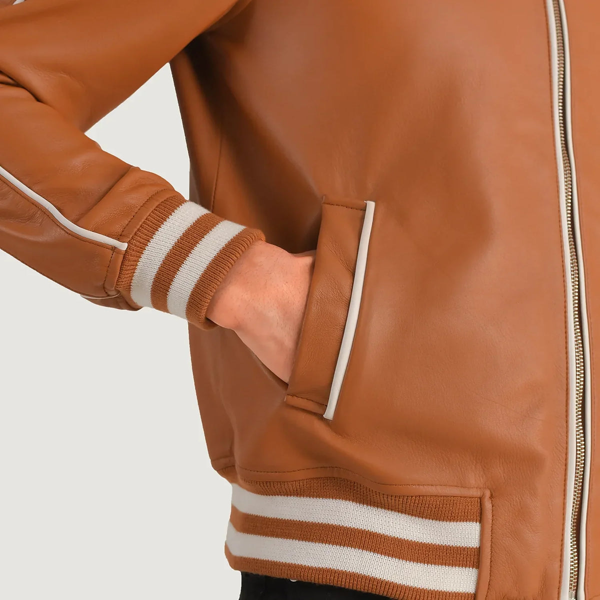 Vue intérieure Showing Quilted Polyester Lining &amp; Deux poches intérieures