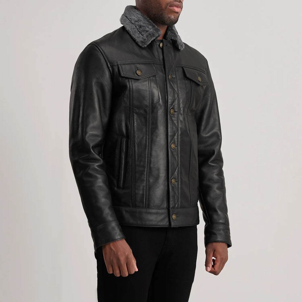 Black Sheepskin Leather Aviator Jacket - Vue de dos avec coupe ajustée aux épaules &amp; ourlet soigné
