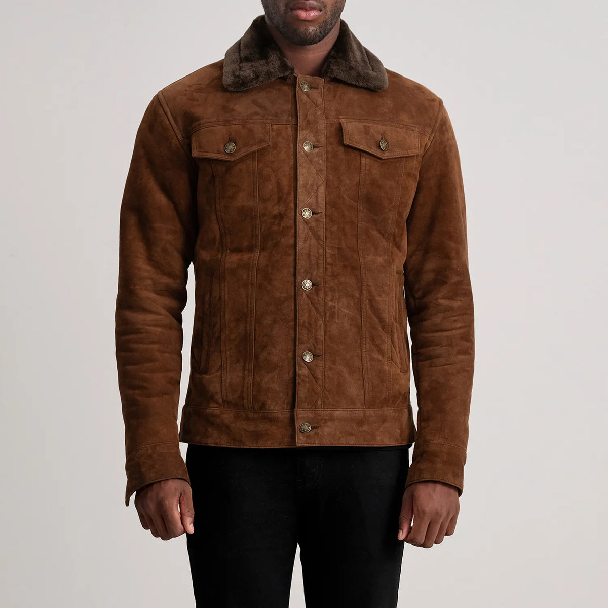 
Vue détaillée of Classic Collar & Button Hardware on Dallis Marron Suede Shearling Trucker Veste en Cuir pour Homme