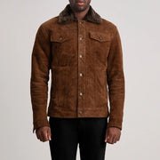 
Vue détaillée of Classic Collar & Button Hardware on Dallis Marron Suede Shearling Trucker Veste en Cuir pour Homme