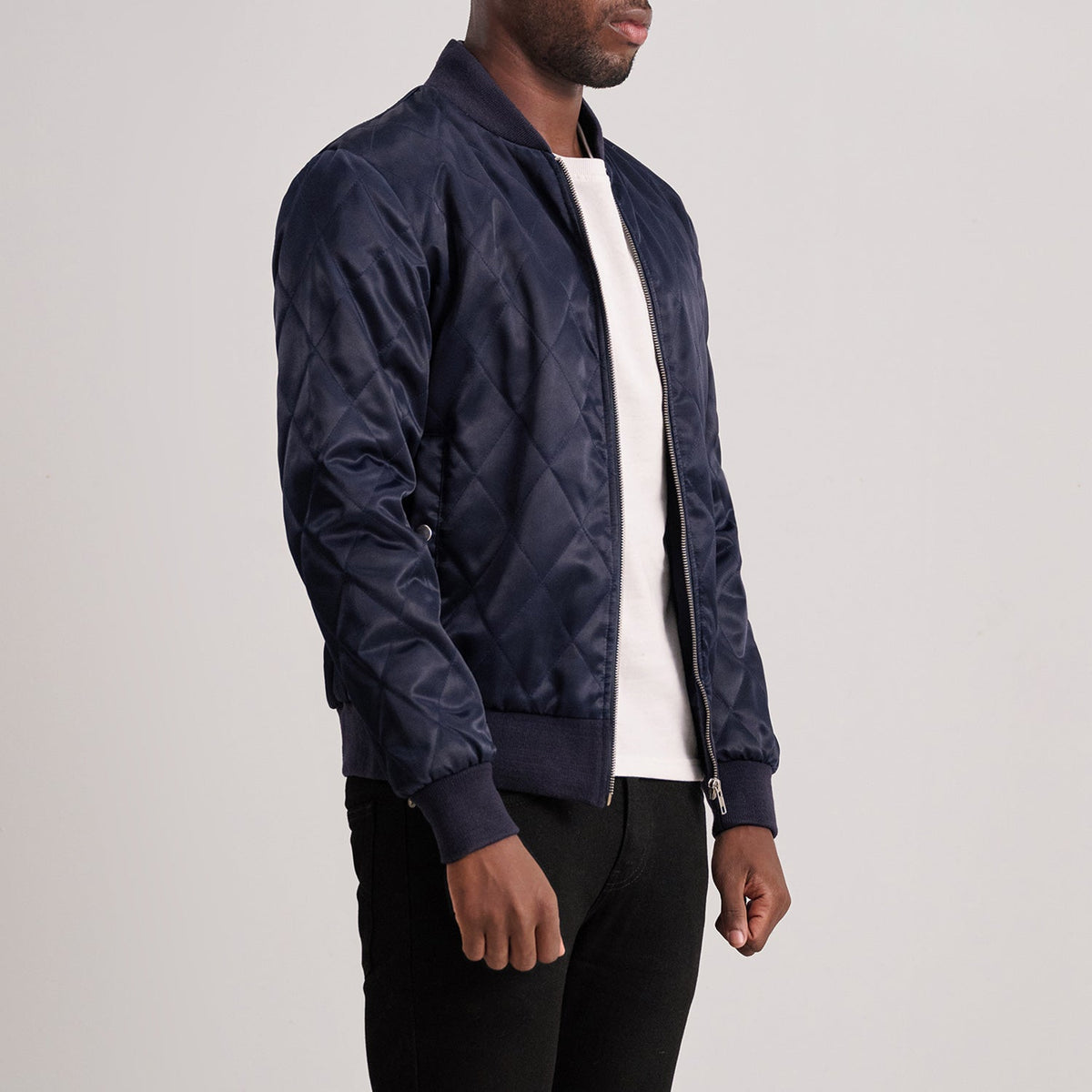 Blue Satin Varsity Jacket - Vue de dos avec coupe ajustée aux épaules &amp; ourlet soigné