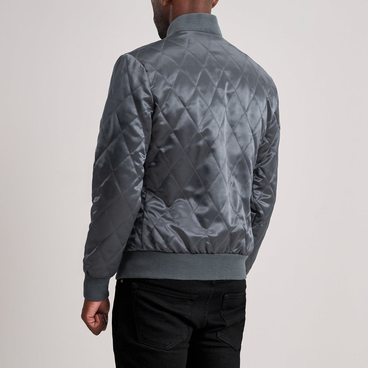 
Vue détaillée of Varsity & Zipper Hardware on Danson Matelassé Gris Varsity Veste en Cuir pour Homme
