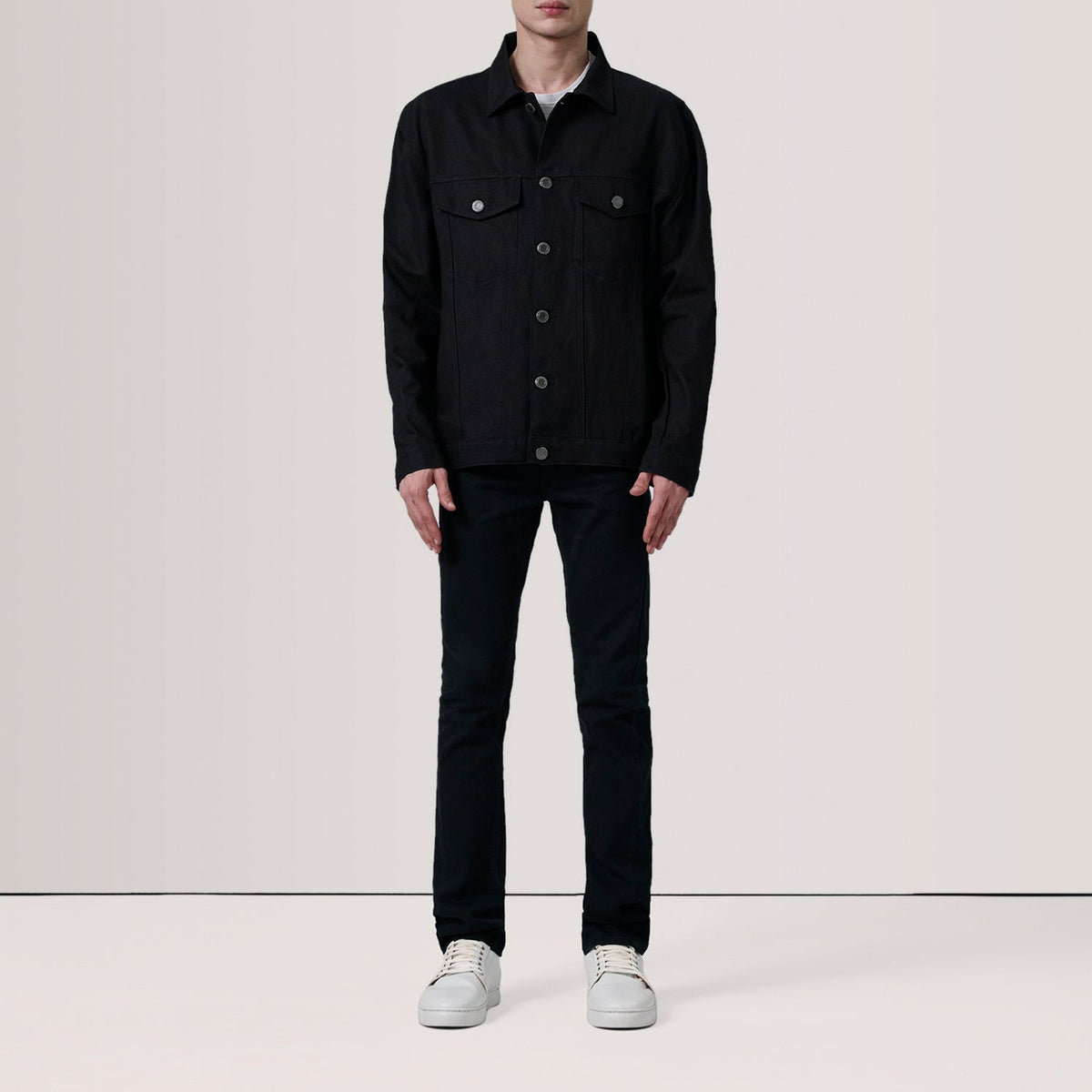 
Black Full-Grain leather Jacket - Vue arrière montrant la carrure ajustée et l'ourlet net