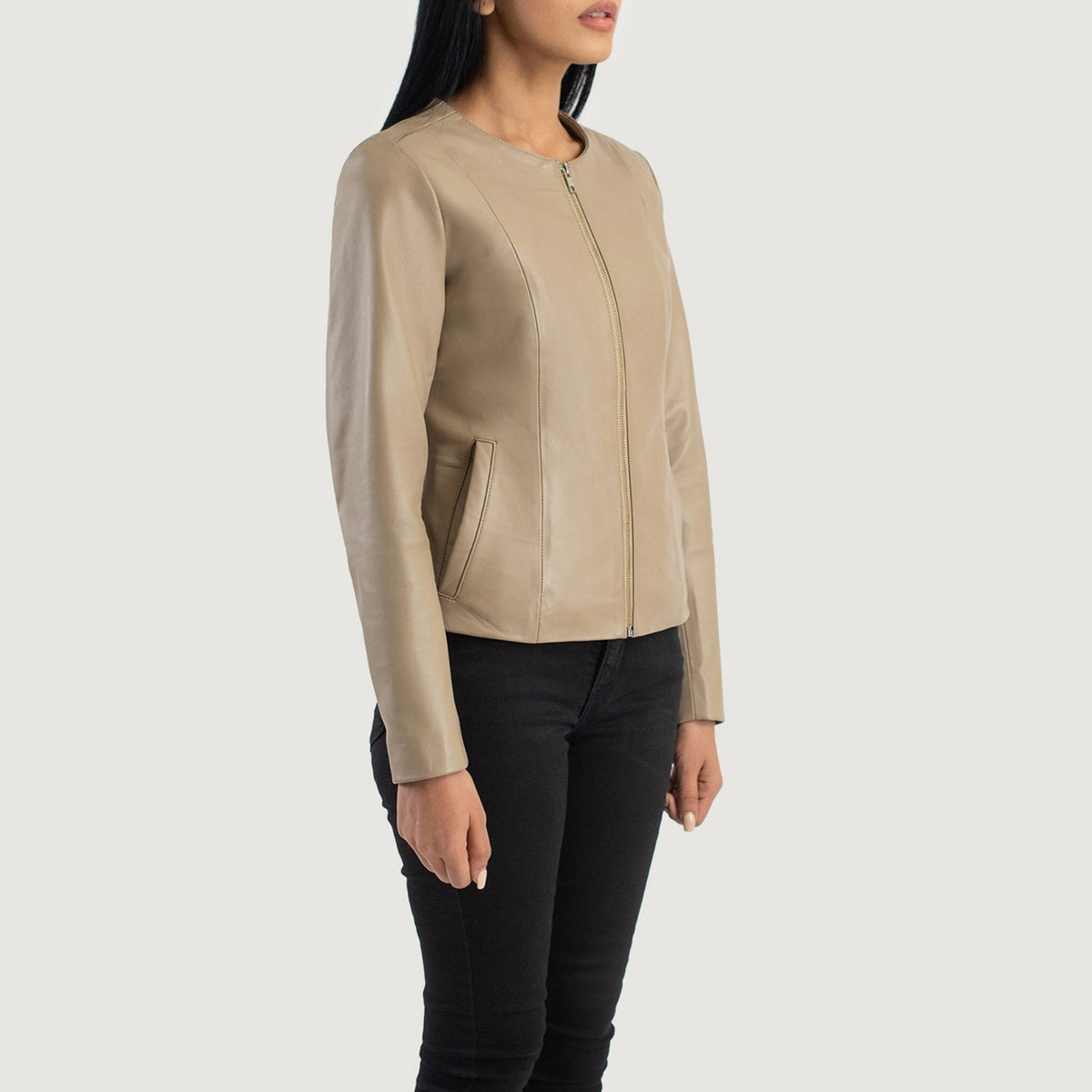 Beige Sheepskin Leather Biker Jacket - Vue de dos avec coupe ajustée aux épaules &amp; ourlet soigné