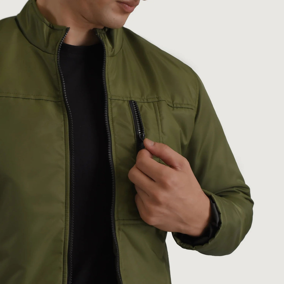 
Vue intérieure Showing Quilted Viscose Lining & Deux poches intérieures fonctionnelles