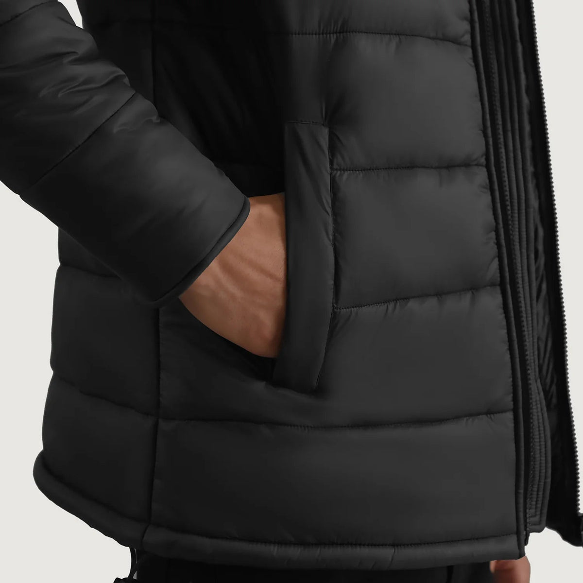 Vue intérieure Showing Quilted Viscose Lining &amp; Deux poches intérieures fonctionnelles