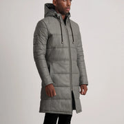 
Perspective portée de Floyd Tan Hooded Leather Puffer Coat sur modèle - Tombé naturel à la lumière du jour