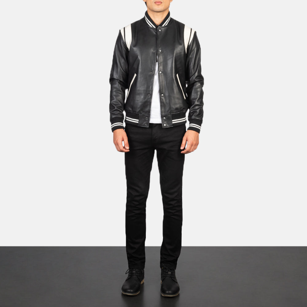 
Dantee Black Leather Varsity Jacket - Vue de profil mettant en valeur la coupe de manche ergonomique