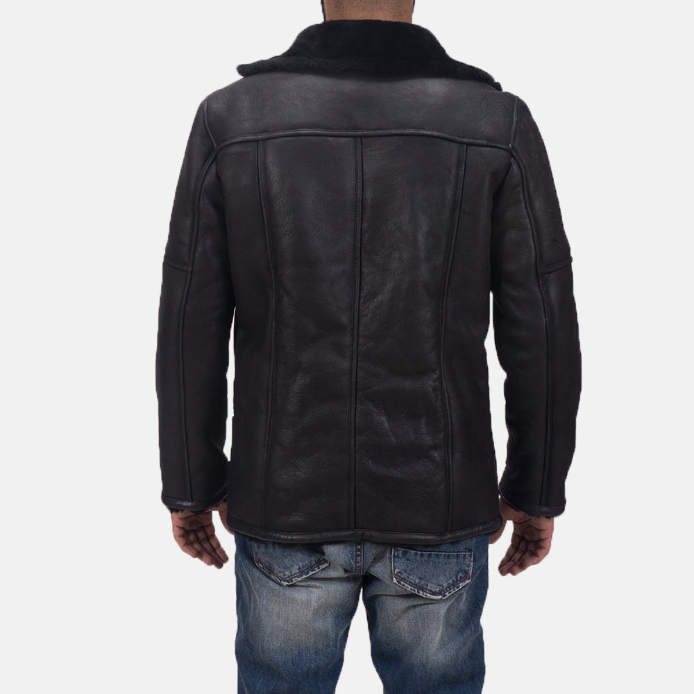 Vue détaillée of Notch &amp; Button Hardware on Men's Furcliff Double Face Shearling Manteau en Cuir pour Homme