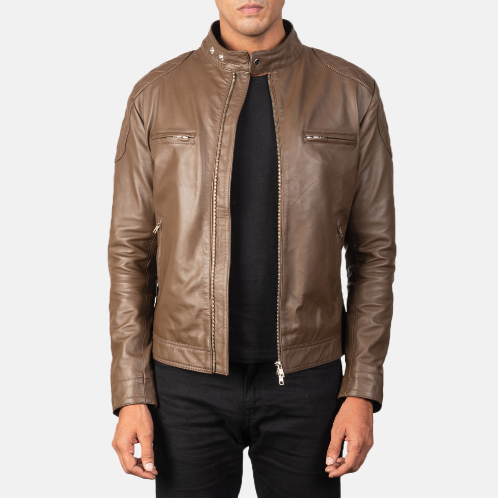 Gatsby Mocha Veste Motard en Cuir pour Homme in Dark Brown Sheepskin Leather - Vue de face &amp; silhouette ajustée | Acheter en ligne