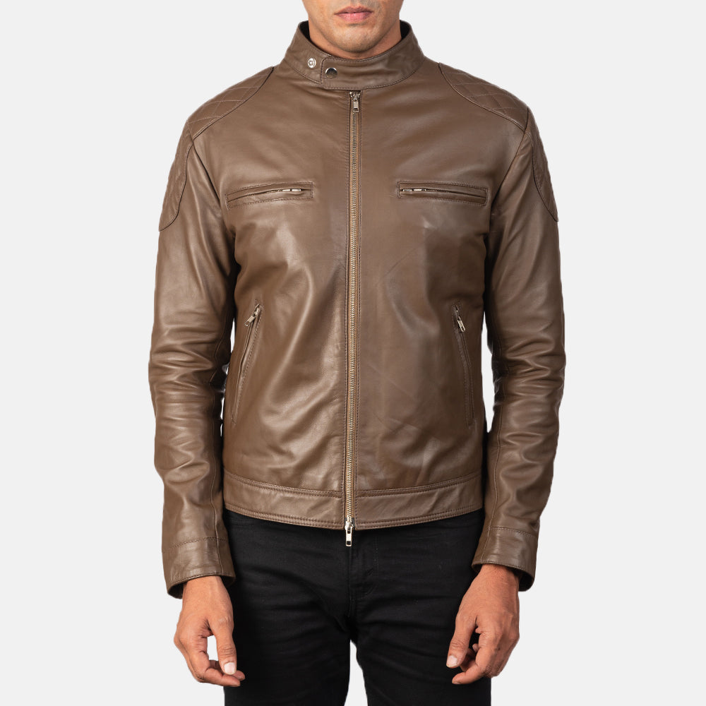 Vue détaillée of Band with snap buttons &amp; Zipper Hardware on Gatsby Mocha Veste Motard en Cuir pour Homme