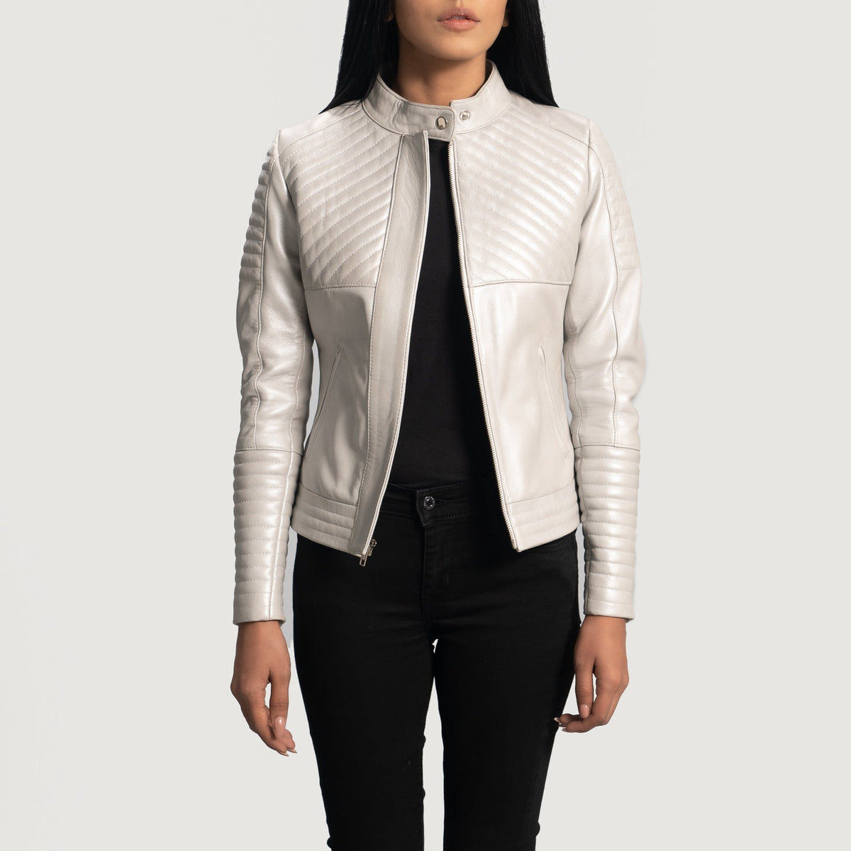 Ice Maiden Silver Quilted Leather Biker Jacket - Vue de profil mettant en valeur la coupe de manche ergonomique