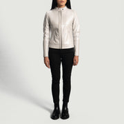 Vue détaillée of Band with snap button &amp; Zipper Hardware on Women's Ice Maiden Silver Matelassé Veste Motard en Cuir pour Femme