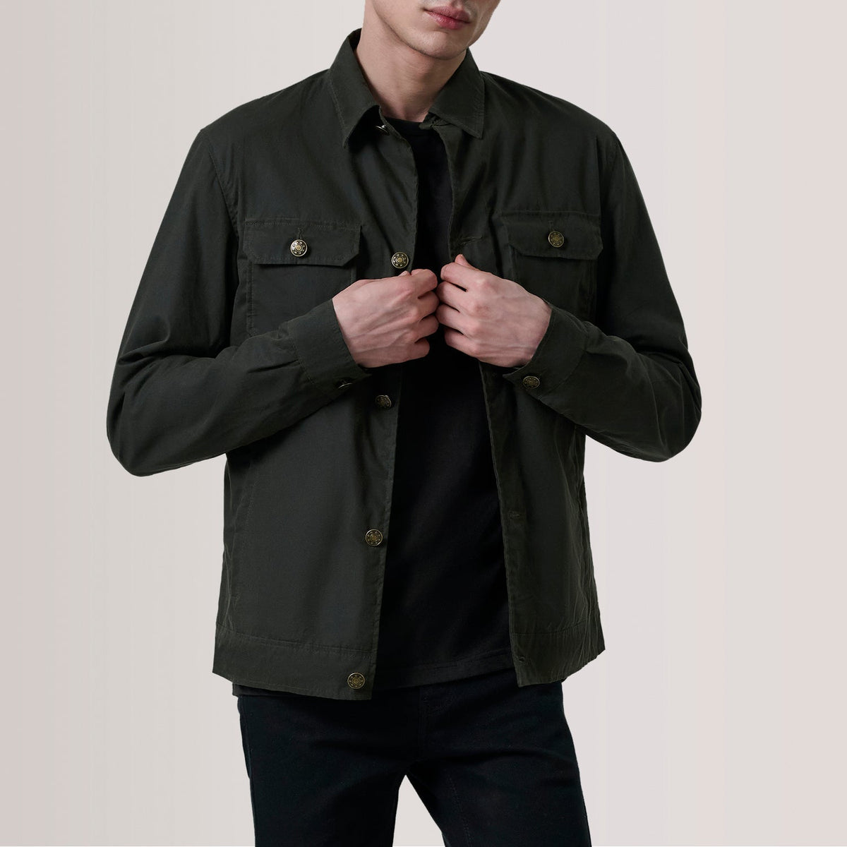 Irwin Olive Waxed Canvas Field Veste en Cuir pour Homme For Men in Olive Waxed Cotton Canvas - Vue de face &amp; silhouette ajustée | Acheter en ligne