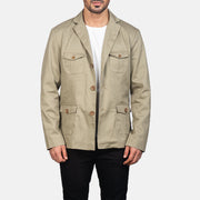 Kajetan Beige Safari Veste en Cuir pour Homme in Beige Poly-Cotton - Vue de face &amp; silhouette ajustée | Acheter en ligne