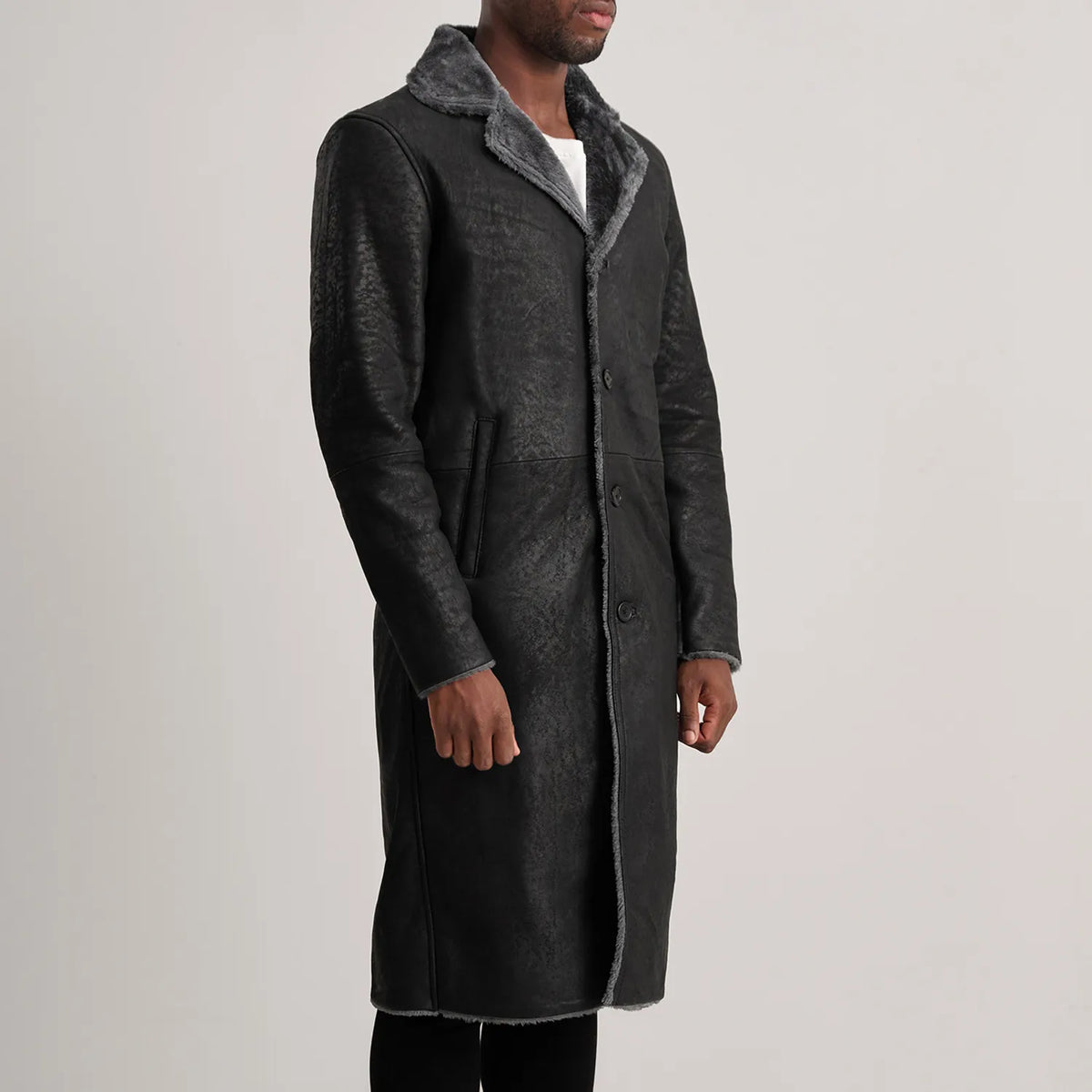 
Distressed Black Sheepskin Snuffed Aviator Jacket - Vue arrière montrant la carrure ajustée et l'ourlet net