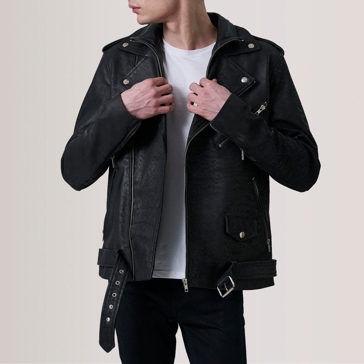 
Kole Noir Vieilli Leather Double Rider Veste en Cuir pour Homme in Distressed Black Sheepskin Snuffed - Vue de face & silhouette ajustée | Acheter en ligne