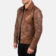 
Perspective portée de Lavendard Brown Leather Biker Jacket sur modèle - Tombé naturel à la lumière du jour