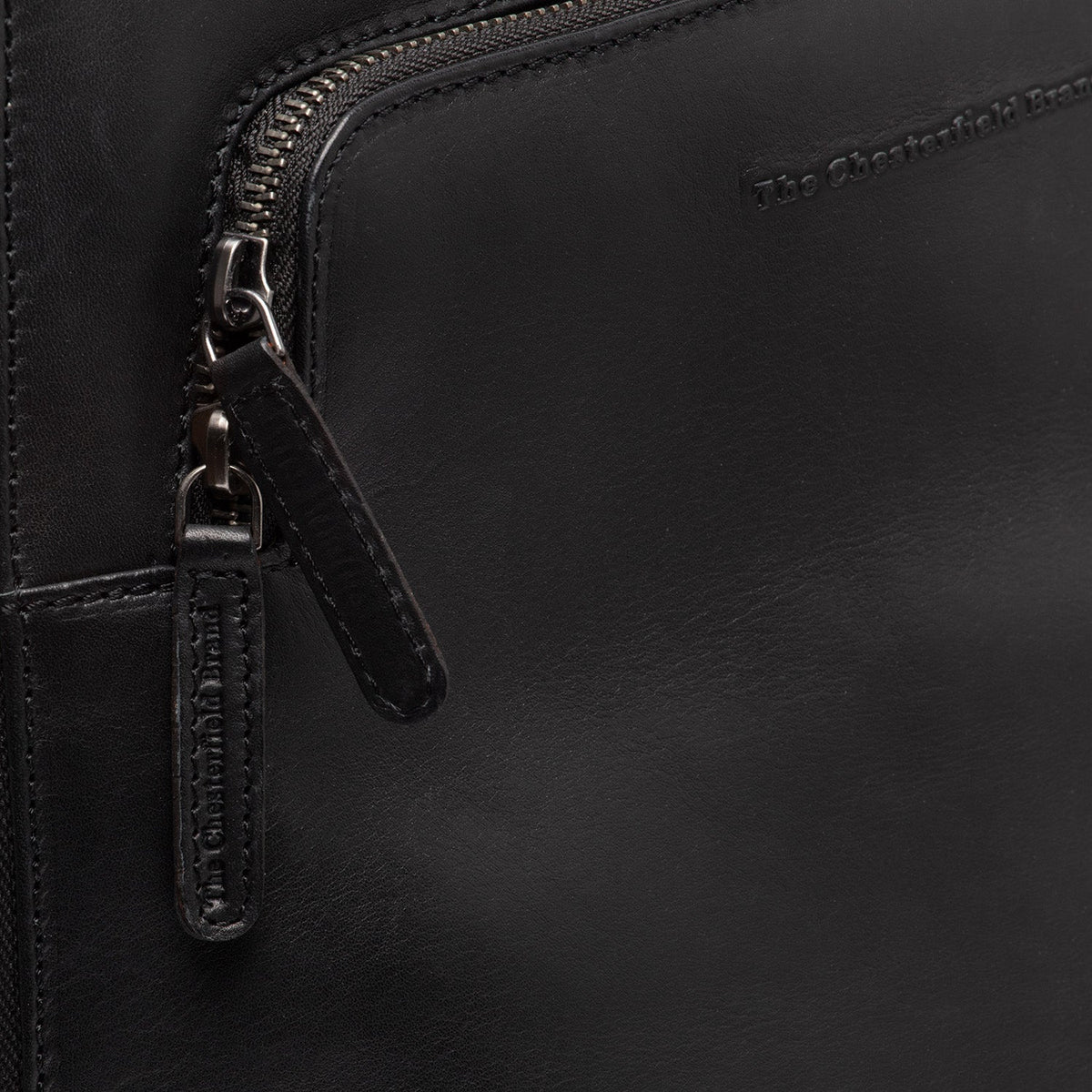 
Classic 100% Full-Grain leather Backpack - Perspective arrière montrant les bretelles en cuir renforcées