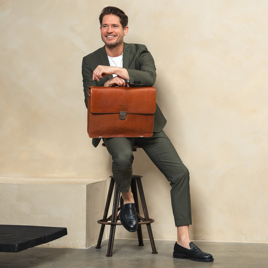 Salvatore Full-Grain Leather Briefcase pour Homme – Vue produit alternative 3