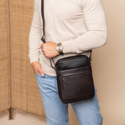 Anzora Full-Grain Leather Crossbody Bag pour Homme – Vue produit alternative 3