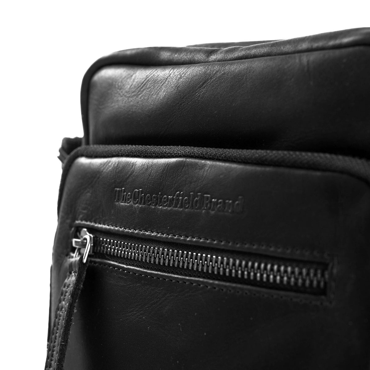 Solid Antique Brass Hardware &amp; Heavy-Duty Dual Zipper Detail on Birmingham Full-Grain Leather Crossbody Bag pour Homme