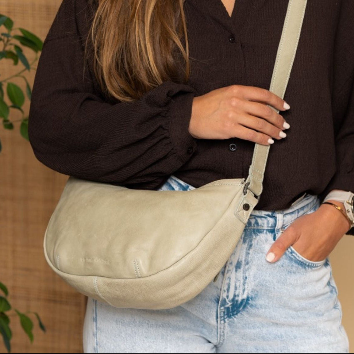 
Clarita Sac besace en cuir pleine fleur – alternate product view 2