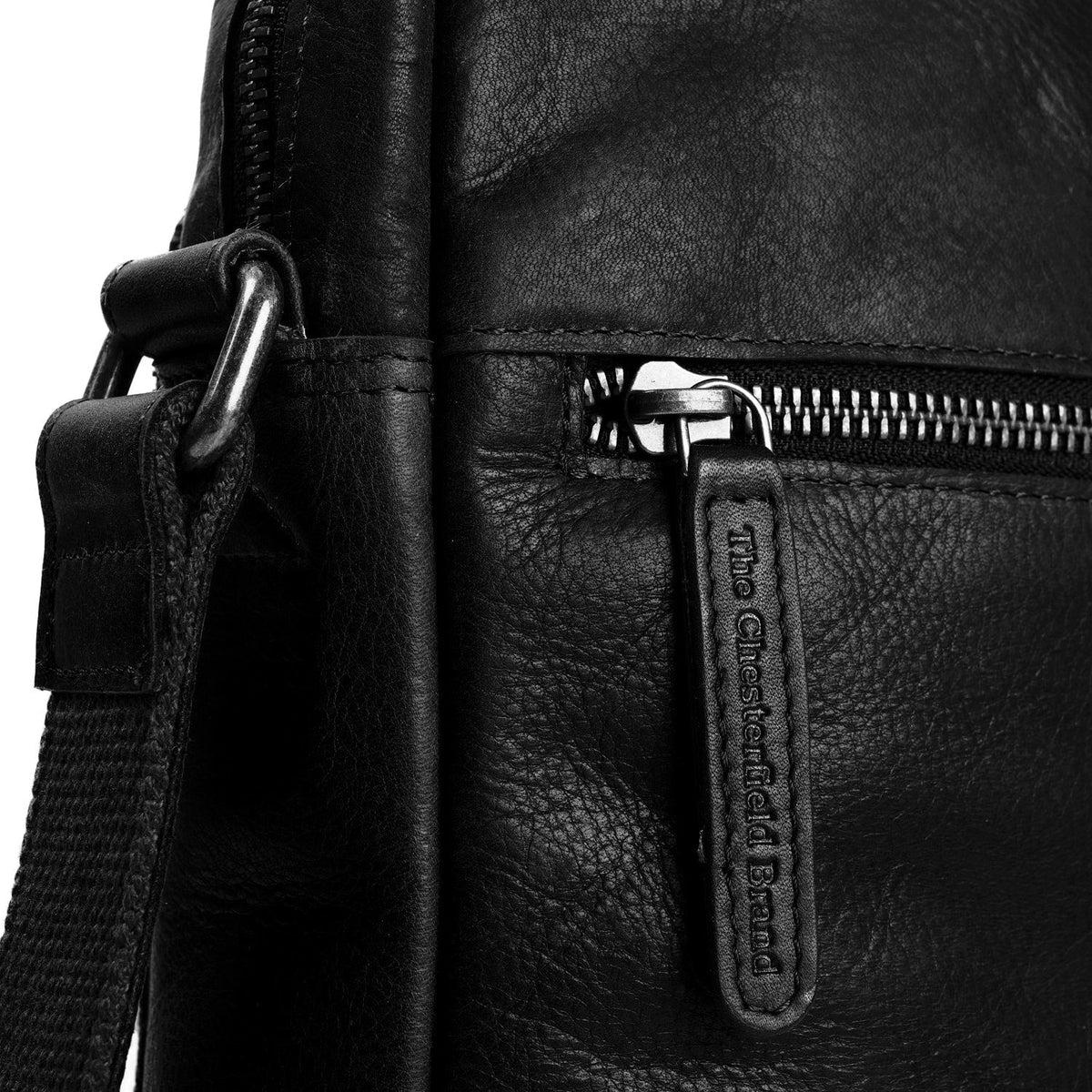 Solid Antique Brass Hardware &amp; Heavy-Duty Dual Zipper Detail on Dessau Full-Grain Leather Crossbody Bag pour Homme