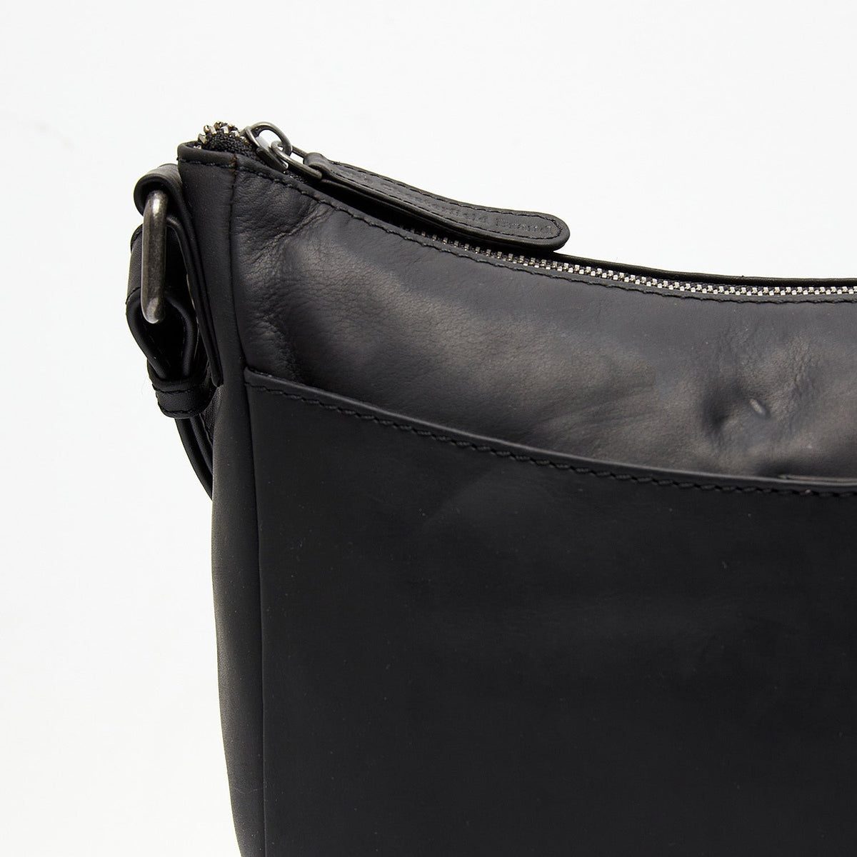 
Classic 100% Full-Grain leather Bag - Perspective arrière montrant les bretelles en cuir renforcées